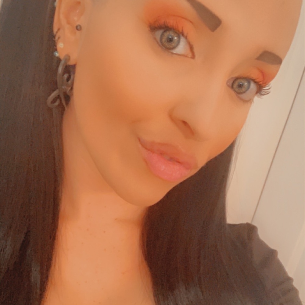 Meet your Posher, Gabriella